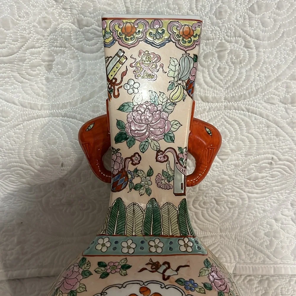 Beautiful‎ large elephant handled Oriental vase